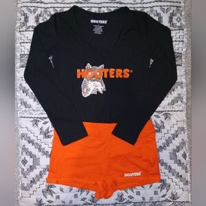 Hooters girl v-neck longsleeve set S/M!!